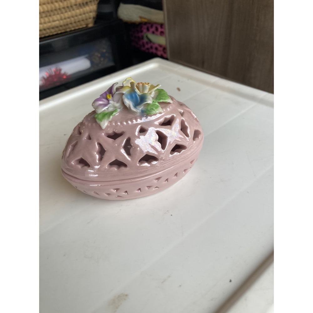 VTG Reticulated Porcelain Egg Shaped Pink Trinket Some Leafs Are Broken - Picture 4 of 11